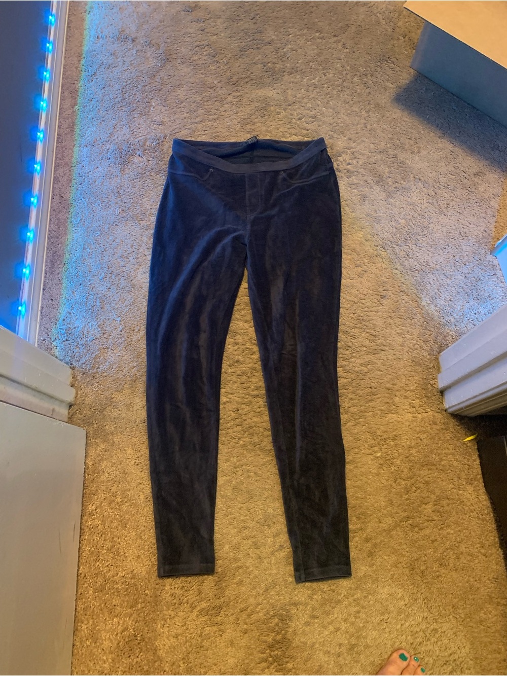 HUE Navy Corduroy pull on Leggings